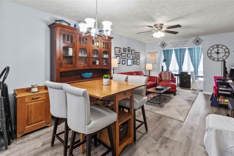 Condo in Bradenton, Florida, 1 bedroom  № 1689758 - photo 1
