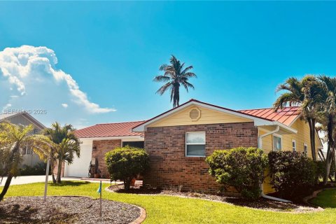 Casa en Hutchinson Island South, Florida 3 dormitorios, 151.62 m2 № 2172587