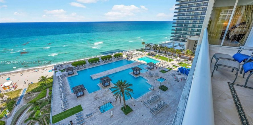 Condo à Hallandale Beach, Floride, 3 chambres № 1655929