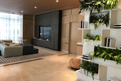 Condo in Miami, Florida, 1 bedroom  № 2012639 - photo 27