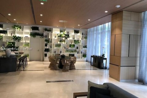 Condo in Miami, Florida, 1 bedroom  № 2012639 - photo 24