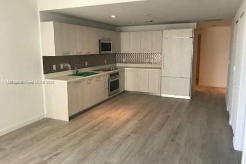 Condo in Miami, Florida, 1 bedroom  № 2012639 - photo 3