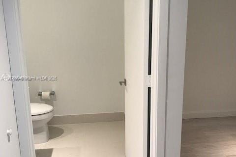 Condo in Miami, Florida, 1 bedroom  № 2012639 - photo 7