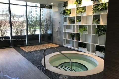 Condo in Miami, Florida, 1 bedroom  № 2012639 - photo 17