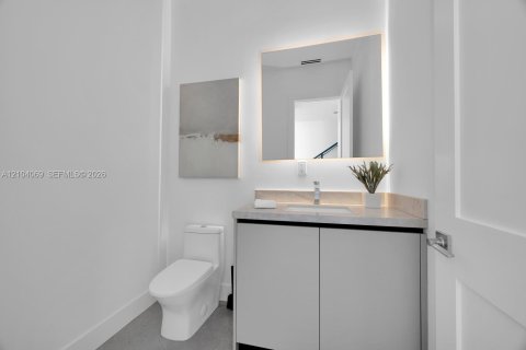 Touwnhouse à vendre à Miami, Floride: 4 chambres, 272.11 m2 № 2414467 - photo 18