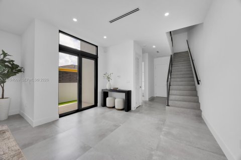 Touwnhouse à vendre à Miami, Floride: 4 chambres, 272.11 m2 № 2414467 - photo 4