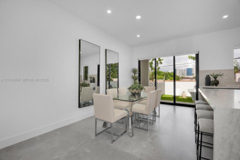 Touwnhouse à vendre à Miami, Floride: 4 chambres, 272.11 m2 № 2414467 - photo 15
