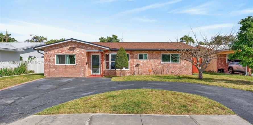 House in Oakland Park, Florida 3 bedrooms, 132.94 sq.m. № 2030524