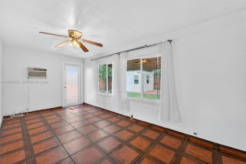 House in Oakland Park, Florida 3 bedrooms, 132.94 sq.m. № 2030524 - photo 18