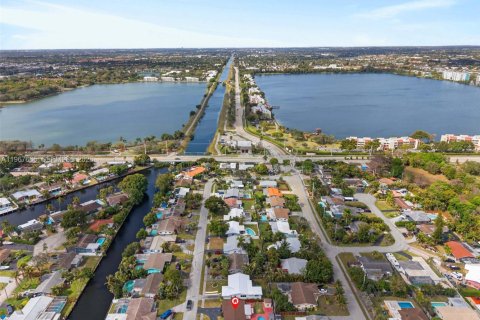 House in Oakland Park, Florida 3 bedrooms, 132.94 sq.m. № 2030524 - photo 29