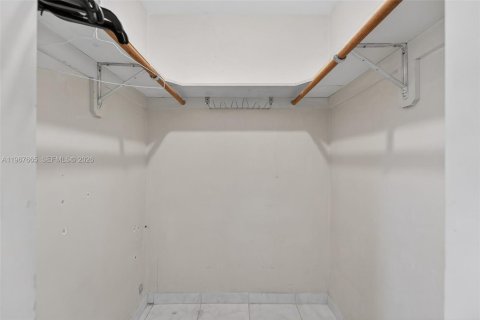 House in Oakland Park, Florida 3 bedrooms, 132.94 sq.m. № 2030524 - photo 22