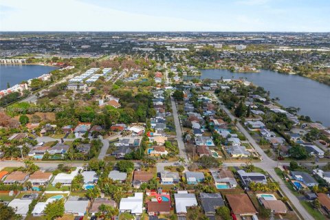 House in Oakland Park, Florida 3 bedrooms, 132.94 sq.m. № 2030524 - photo 30