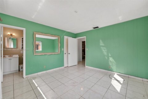 House in Oakland Park, Florida 3 bedrooms, 132.94 sq.m. № 2030524 - photo 14