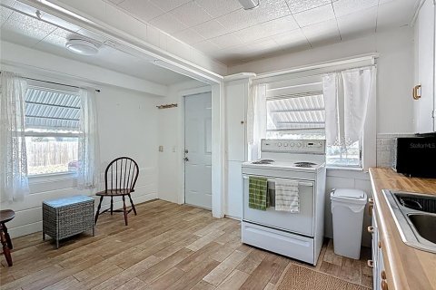 House in Saint Petersburg, Florida 2 bedrooms, 74.32 sq.m. № 1577551 - photo 8