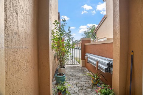 Touwnhouse à vendre à Dania Beach, Floride: 3 chambres, 129.23 m2 № 1999517 - photo 11