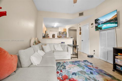 Touwnhouse à vendre à Dania Beach, Floride: 3 chambres, 129.23 m2 № 1999517 - photo 12