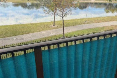 Кондоминиум с 2 спальнями в Майами, Флорида № 2020218