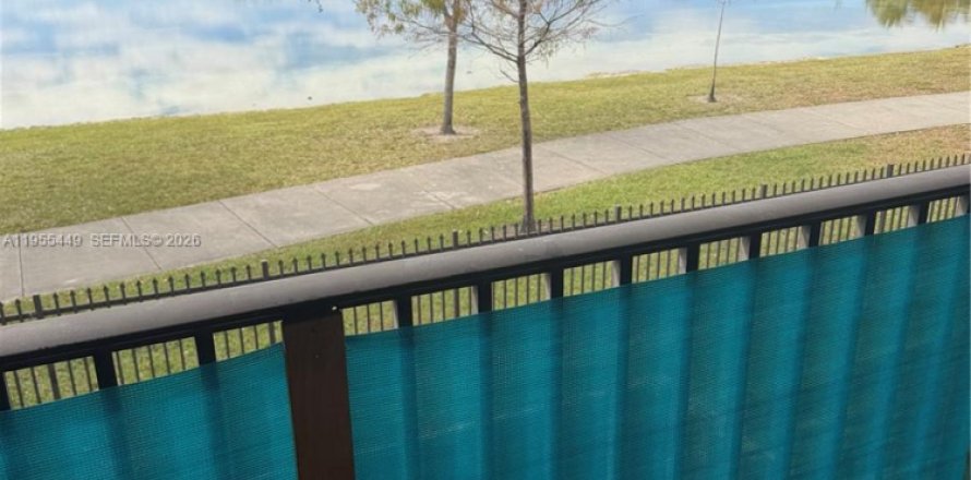 Кондоминиум с 2 спальнями в Майами, Флорида № 2020218