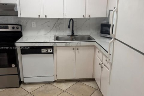 Снять в аренду кондоминиум в Майами, Флорида 2 спальни, 82.78м2, № 2020218 - фото 9