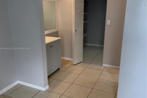 Снять в аренду кондоминиум в Майами, Флорида 2 спальни, 82.78м2, № 2020218 - фото 4