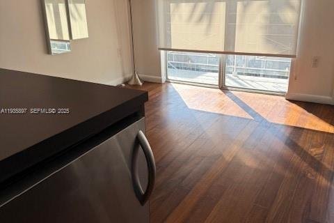 Condo in Miami Beach, Florida, 1 bedroom № 1993995 - photo 5