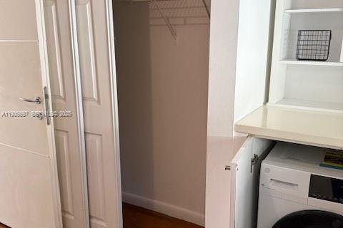 Condo in Miami Beach, Florida, 1 bedroom № 1993995 - photo 1