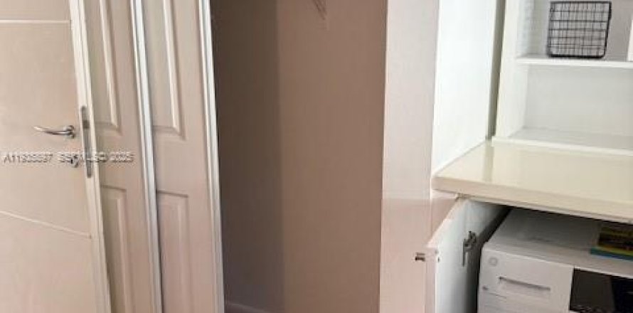 Condo in Miami Beach, Florida, 1 bedroom № 1993995