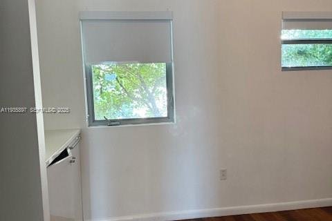 Condo in Miami Beach, Florida, 1 bedroom № 1993995 - photo 9