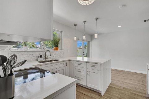 Villa ou maison à louer à Miami Gardens, Floride: 4 chambres, 142.98 m2 № 1922989 - photo 15