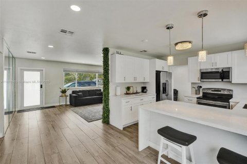 Villa ou maison à louer à Miami Gardens, Floride: 4 chambres, 142.98 m2 № 1922989 - photo 12