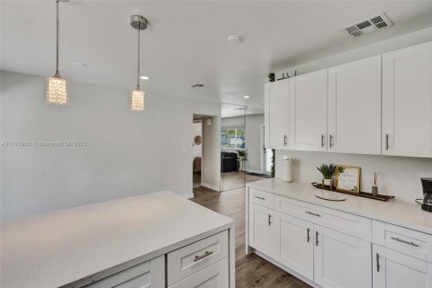 Villa ou maison à louer à Miami Gardens, Floride: 4 chambres, 142.98 m2 № 1922989 - photo 14