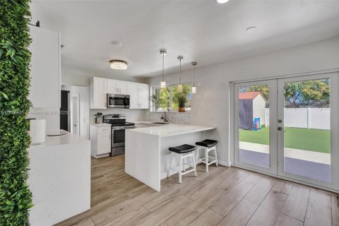 Villa ou maison à louer à Miami Gardens, Floride: 4 chambres, 142.98 m2 № 1922989 - photo 10