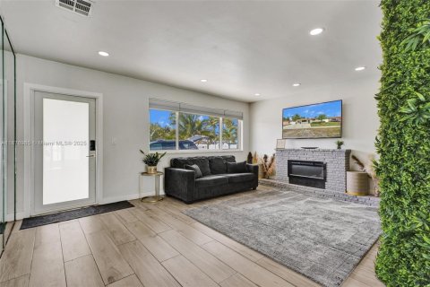 Villa ou maison à louer à Miami Gardens, Floride: 4 chambres, 142.98 m2 № 1922989 - photo 4