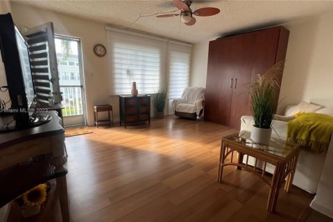 Купить кондоминиум в Майами, Флорида 1 спальня, 57.6м2, № 1958779 - фото 3