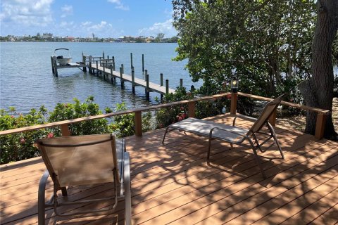 House in Nokomis, Florida 4 bedrooms, 239.22 sq.m. № 563856 - photo 3