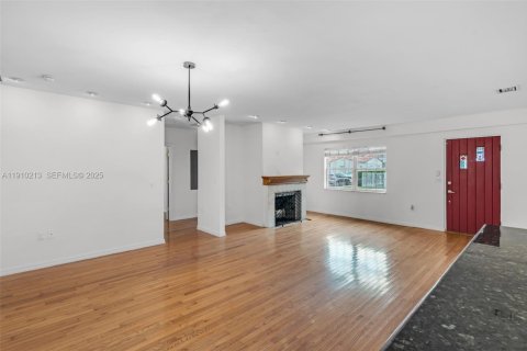 Villa ou maison à vendre à Miami, Floride: 3 chambres, 155.05 m2 № 1987382 - photo 9