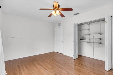 Villa ou maison à vendre à Miami, Floride: 3 chambres, 155.05 m2 № 1987382 - photo 19