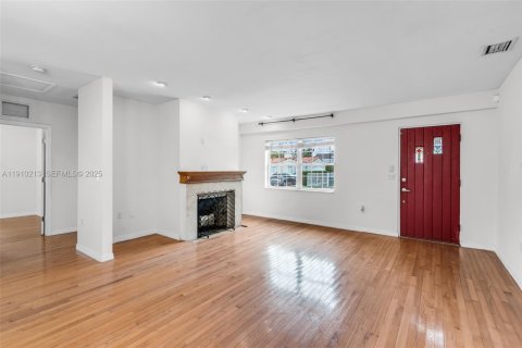 Villa ou maison à vendre à Miami, Floride: 3 chambres, 155.05 m2 № 1987382 - photo 6