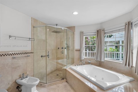 Villa ou maison à vendre à Miami, Floride: 3 chambres, 155.05 m2 № 1987382 - photo 16