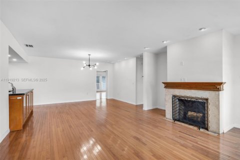 Villa ou maison à vendre à Miami, Floride: 3 chambres, 155.05 m2 № 1987382 - photo 4