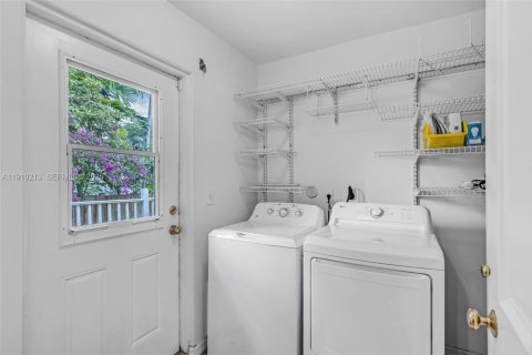 Villa ou maison à vendre à Miami, Floride: 3 chambres, 155.05 m2 № 1987382 - photo 22