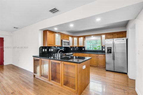 Villa ou maison à vendre à Miami, Floride: 3 chambres, 155.05 m2 № 1987382 - photo 10