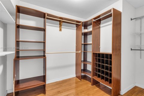 Villa ou maison à vendre à Miami, Floride: 3 chambres, 155.05 m2 № 1987382 - photo 17