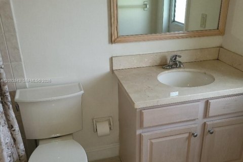 House in Miami, Florida 4 bedrooms, 196.58 sq.m. № 2382509 - photo 22