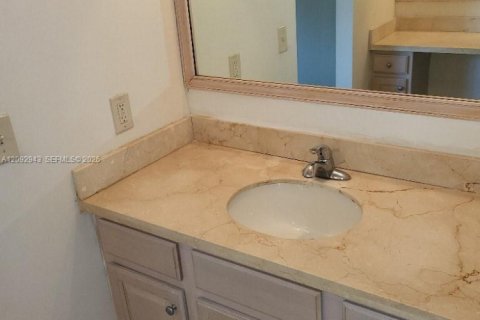 House in Miami, Florida 4 bedrooms, 196.58 sq.m. № 2382509 - photo 23