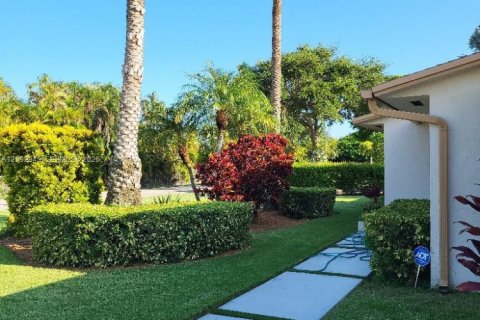 House in Miami, Florida 4 bedrooms, 196.58 sq.m. № 2382509 - photo 29