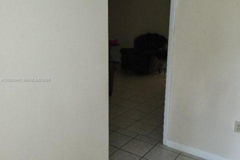 House in Miami, Florida 4 bedrooms, 196.58 sq.m. № 2382509 - photo 28