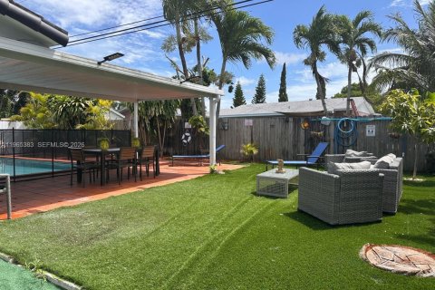 Casa en alquiler en Miami, Florida, 3 dormitorios, 162.02 m2 № 2028334 - foto 9