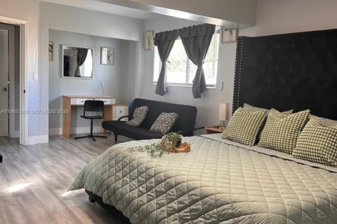 Casa en alquiler en Miami, Florida, 3 dormitorios, 162.02 m2 № 2028334 - foto 10