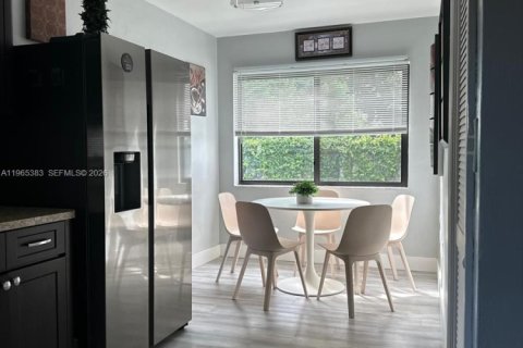 Casa en alquiler en Miami, Florida, 3 dormitorios, 162.02 m2 № 2028334 - foto 8